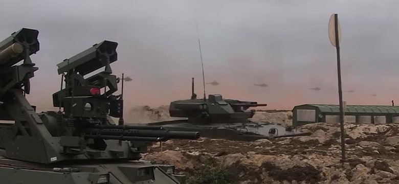 Zapad-21. Roboty bojowe Uran-9 i Nerechta w akcji. Zobacz WIDEO