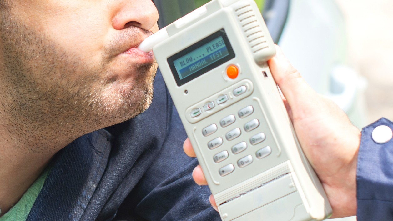Alkohol u spolujazdcov môže viesť k pokute.