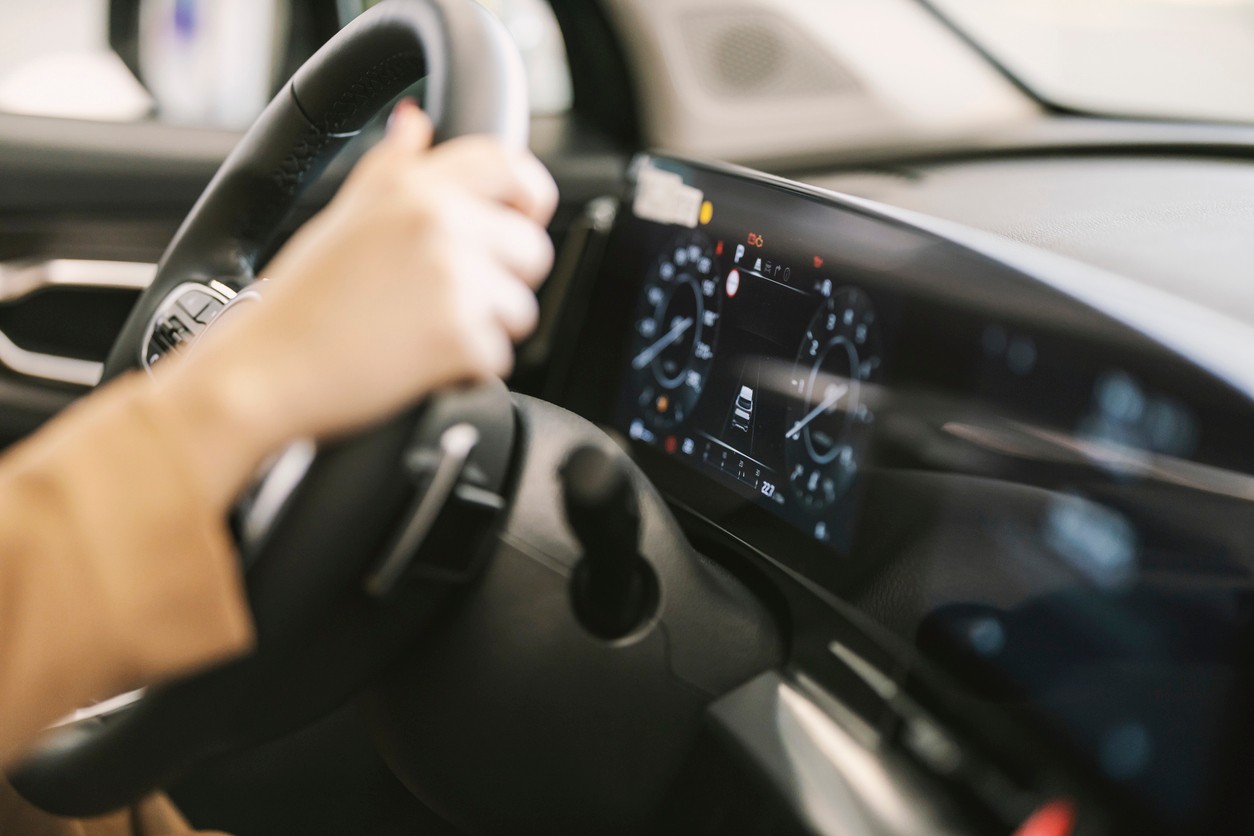 Trvalá deaktivácia alebo manipulácia so systémom môže viesť k právnym problémom a strate poistného krytia.