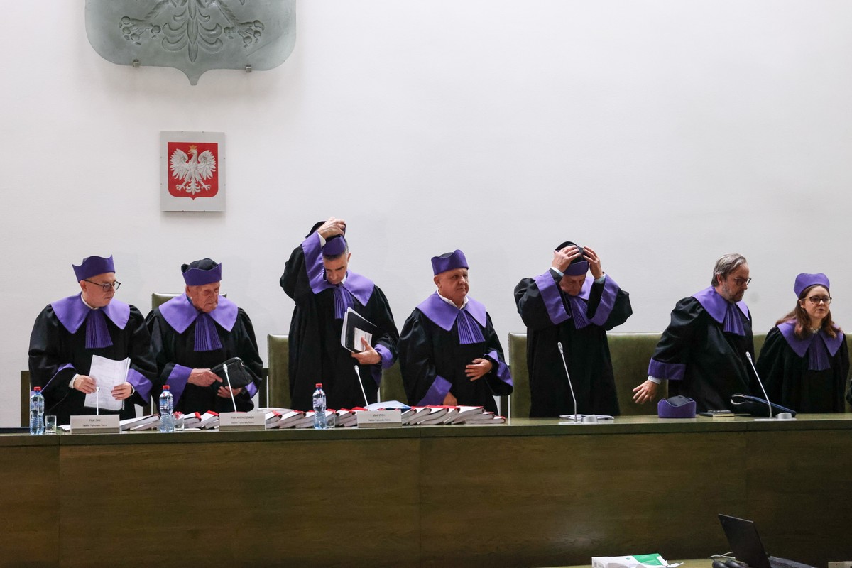Burzliwe obrady Trybunału Stanu. Sędzia Piotr Andrzejewski wychodzi z posiedzenia