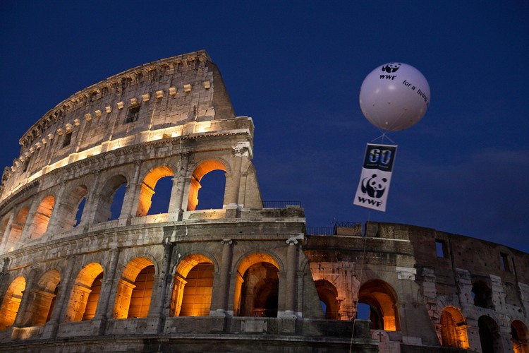 Godzina dla ziemi to czas, gdy na całym globie gasną światła. W ten sposób mieskzańcy różnych kontynentów łaczą się w wezwaniu do działania na rzecz ochrony klimatu