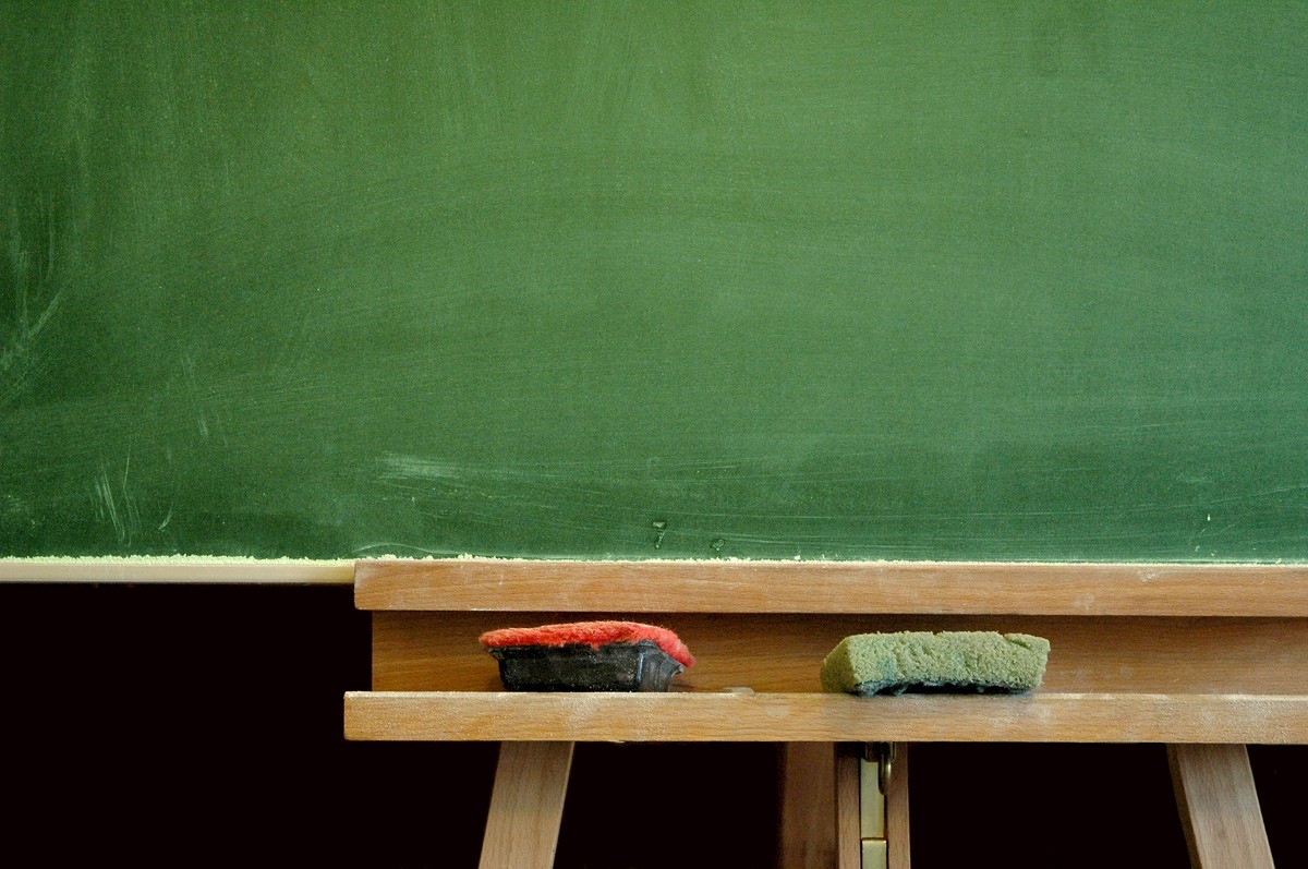 Nauczycielami danego przedmiotu nie będą już osoby, które ukończyły studia zbliżone do kierunku, jakiego mają nauczać w szkole.