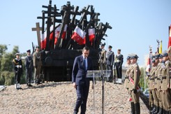 Morawiecki: Tak, jak istniał pakt Ribbentrop-Mołotow, tak i pakt Merkel-Putin