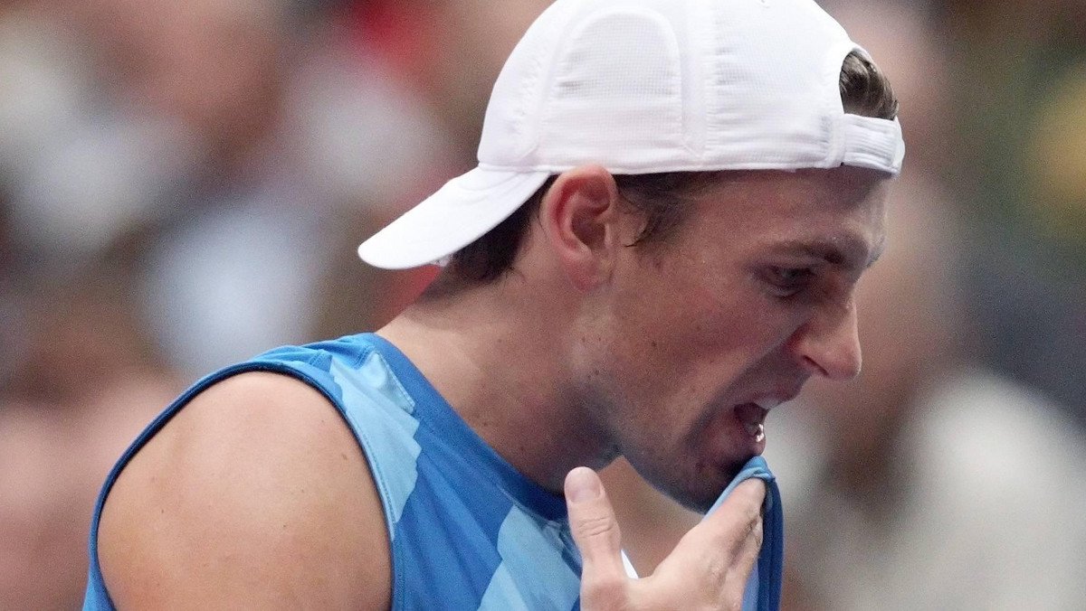 Rozstawiona z jedynką polsko-austriacka para Łukasz Kubot - Oliver Marach wygrała w ćwierćfinale tenisowego turnieju ATP w Walencji (pula nagród 1,357 mln euro) z deblem Wesley Moodie, Dick Norman (RPA, Belgia) 7:6 (7-5), 4:6, 10:4.