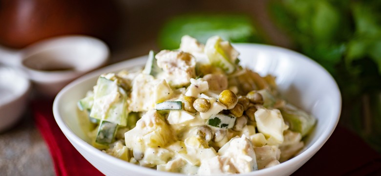 6-minutowa sałatka z pysznym sosem. Będzie królową stołu na Boże Narodzenie