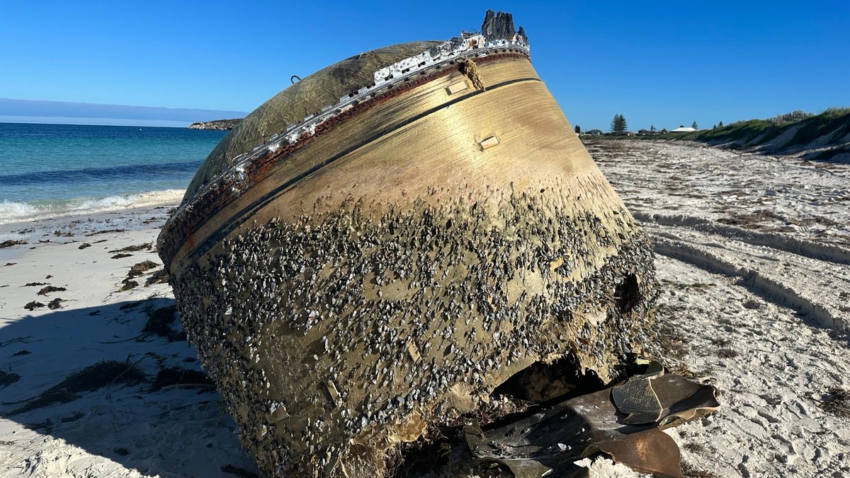 Tajemniczy obiekt na plaży. Australijczycy myśleli, że jest to UFO