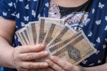 800 plus także dla seniorów. To finansowa rekompensata za każde wychowane dziecko, które płaci w Polsce podatki
