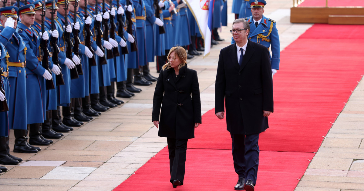 Un sunet enervant în timpul vizitei prim-ministrului italian în Serbia.  Au pus… steaguri ale Ungariei