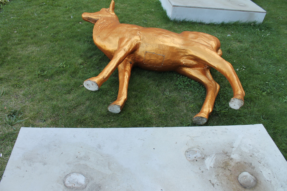 Złote jelenie z Placu Defilad