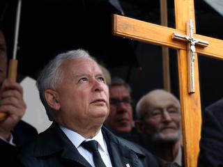 Jarosław Kaczyński krzyż kościół