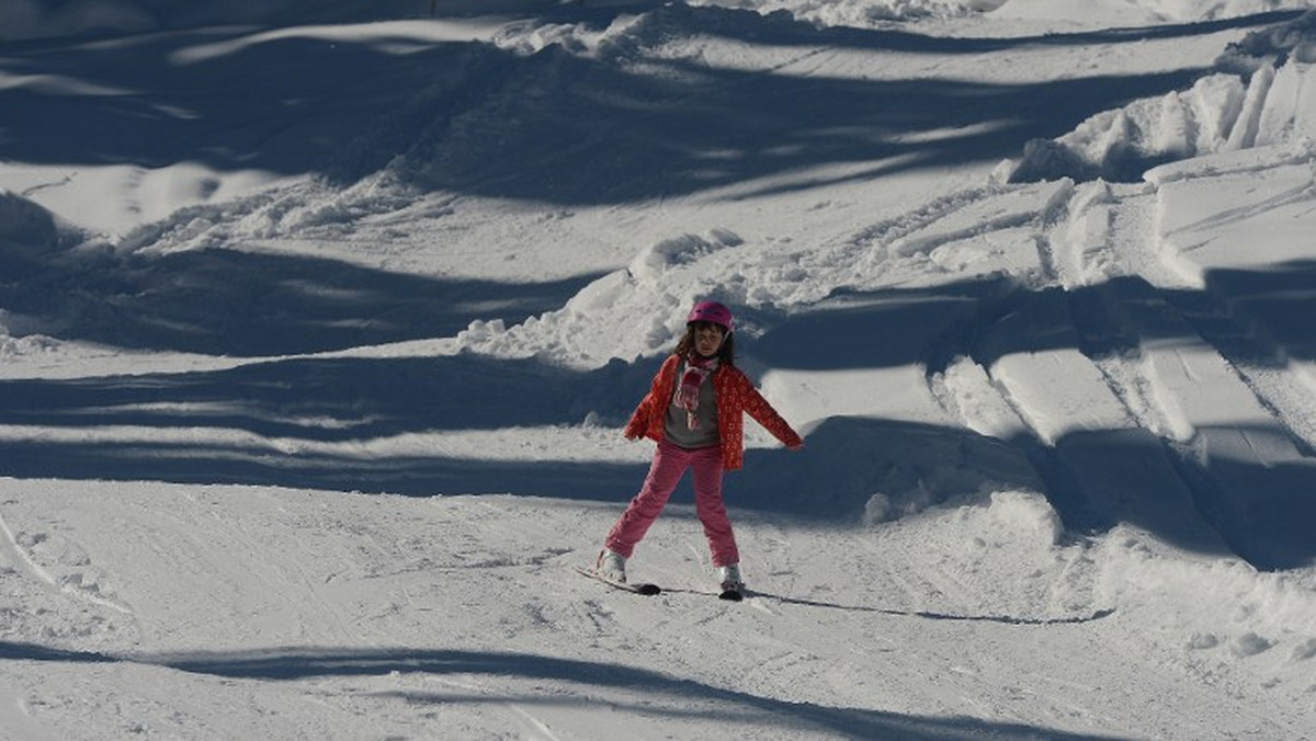 Właściciele stoków narciarskich w woj. podlaskim liczą na dobrą pogodę w ferie zimowe, które rozpoczną się w tej części Polski 21 stycznia i przygotowują specjalne trasy dla młodzieży. Aquapark w Suwałkach także ma specjalną ofertę.