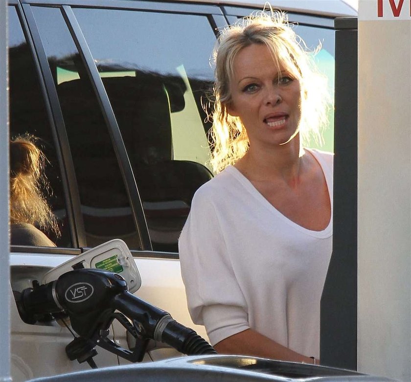 Pamela Anderson. Znów nieźle tankuje