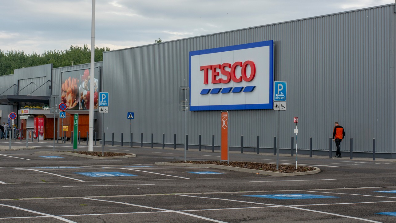 Britská skupina Tesco zvažuje predaj svojich aktivít v strednej Európe. V hre je 183 slovenských prevádzok.