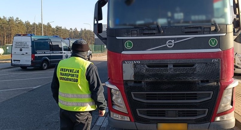 Patrol ITD zatrzymał TIR-a z towarem z Chin. Ciężarówka należy do firmy z Kazachstanu