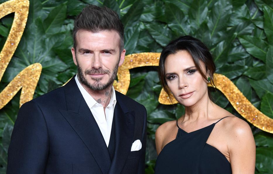 David Beckham esti mesét olvasott kislányának, Victoria meg is örökítette a pillanatot /Fotó: Northfoto