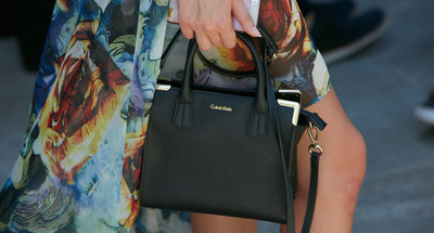 Piękne torebki Calvin Klein teraz taniej. Obniżki sięgają do -50 proc.