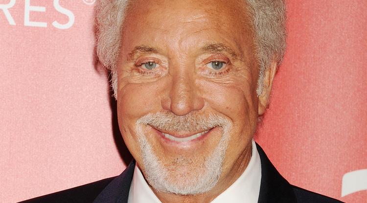 Tom Jones megmondta a frankót - a zeneiparban is sok a zaklatás és az erőszak