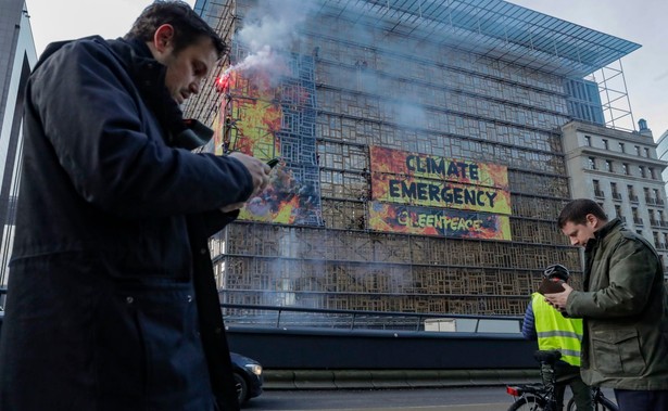 Greenpeace na budynku Rady Europejskiej. Policja zatrzymała dużą grupę działaczy