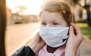 Zasiłek opiekuńczy: Koszt wydłużenia pobierania do 20 IX wyniesie ok. 3 mld zł