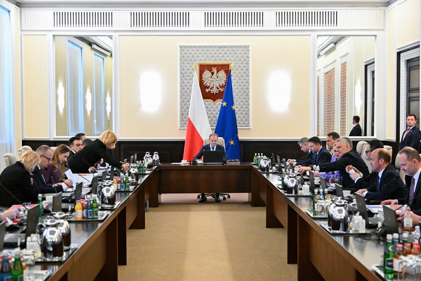 Premier Donald Tusk podczas posiedzenia rządu w siedzibie Kancelarii Prezesa Rady Ministrów w Warszawie, 19.03.2024 r.