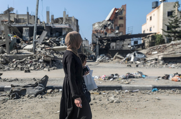 Zniszczone budynki mieszkalne w obozie dla uchodźców an-Nusajrat w środkowej części Strefy Gazy