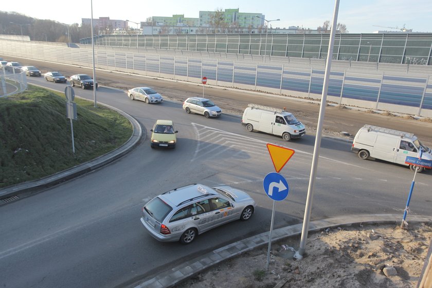 Uwaga kierowcy! W poniedziałek wykonawca wprowadzi kolejne zmiany na trasie AK