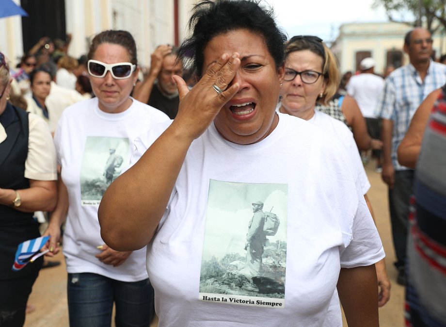 Urna z prochami dyktatora pokonuje trasę w cztery dni, by jak najwięcej Kubańczyków mogło pożegnać się z Fidelem Castro