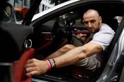 Nowa fura Gortata i F-16! Porsche panamera za kosmiczne pieniądze. Zdjęcia