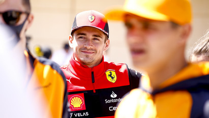 F1: a címvédő Ausztráliában is kiesett, közben Leclerc száguld a Ferrarival