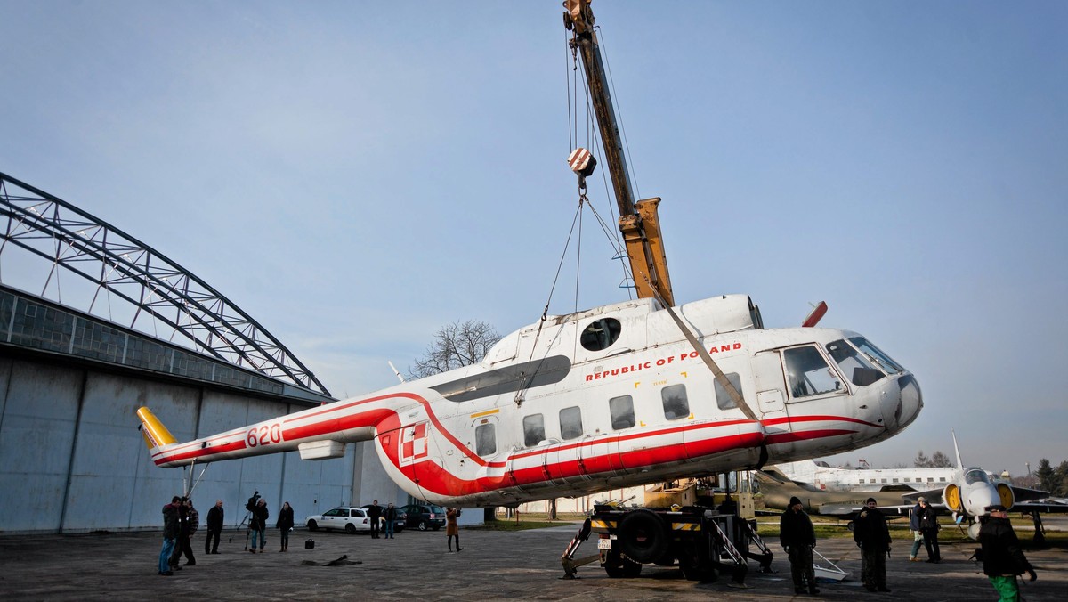 Odmalowany został śmigłowiec Mi-8, który służył papieżowi Janowi Pawłowi II w czasie jego pielgrzymek po Polsce. Maszyna jeszcze w tym tygodniu wróci z Wielkopolski do Muzeum Lotnictwa Polskiego w Krakowie.