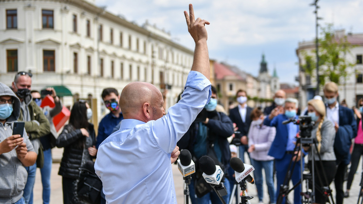 Bury domaga się wyjaśnień policji ws. "inwigilacji"