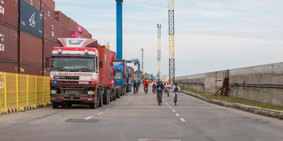 Transporty zachodnich firm utknęły przez decyzję polskich władz