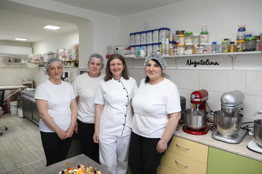Svoj biznis započela je uz velika odricanja, pozajmljeni novac i ulaganje svake zarade nazad u posao