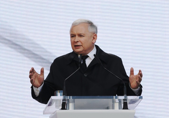 Jarosław Kaczyński przemawiał przez Pałacem Prezydenckim