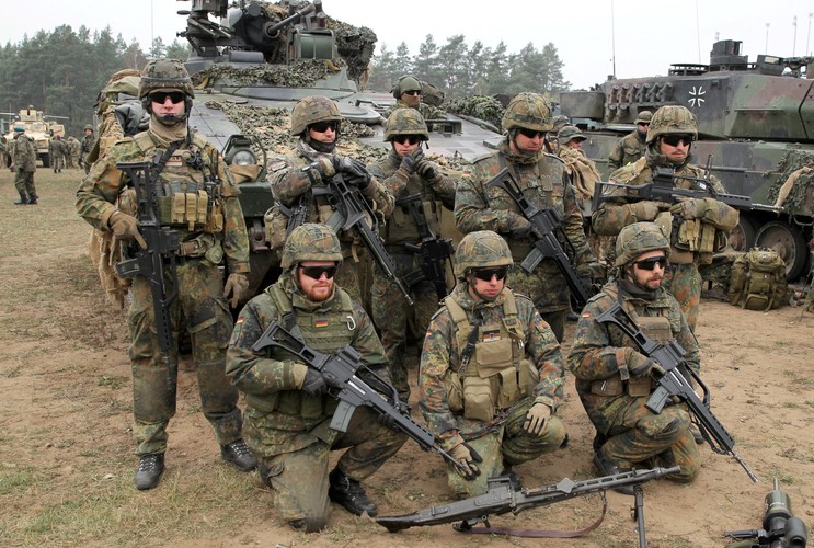 Żołnierze Bundeswehry podczas ćwiczeń wojskowych 'Dragon-15'<br><br><br>fot. (mgo) PAP/Tomasz Waszczuk