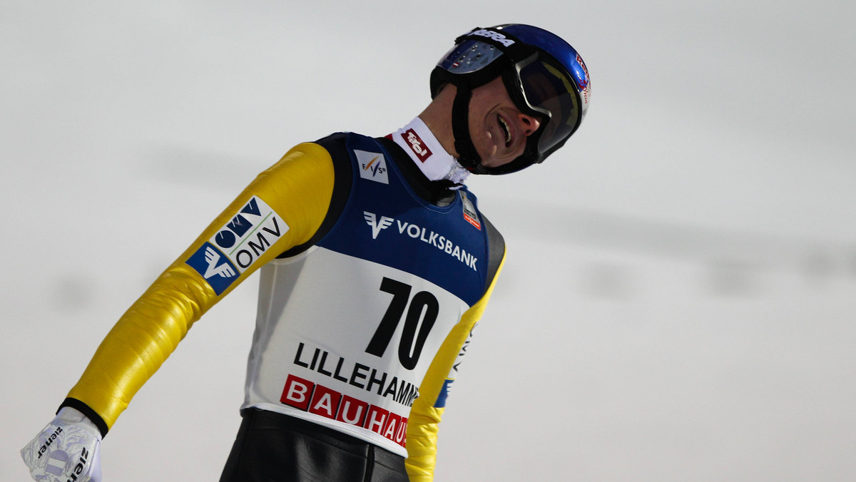 Gregor Schlierenzauer wygrał drugi konkurs PŚ na dużej skoczni w norweskim Lillehammer, Austriak w każdej serii oddał najdłuższe skoki i wyprzedził drugiego Andresa Fannemela. Najlepszy z Biało-Czerwonych Krzysztof Miętus zakończył zmagania na 26. lokacie. Pozostali Polacy zawiedli i nie awansowali do drugiej serii konkursowej, mimo że w komplecie przebrnęli przez kwalifikacje. Kamil Stoch zawody zakończył na 36. miejscu, Piotr Żyła był 42., Dawid Kubacki 44., Bartłomiej Kłusek lokatę niżej, a Maciej Kot 47 (fot. Newspix).