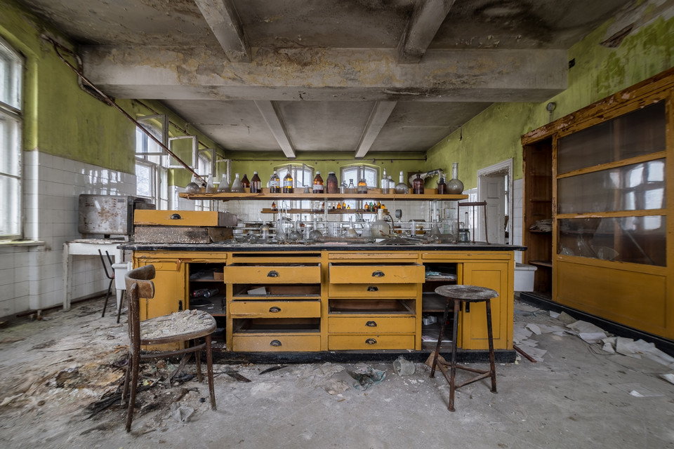 Opuszczone laboratorium Zakładów Celulozowo-Papierniczych w Kaletach
