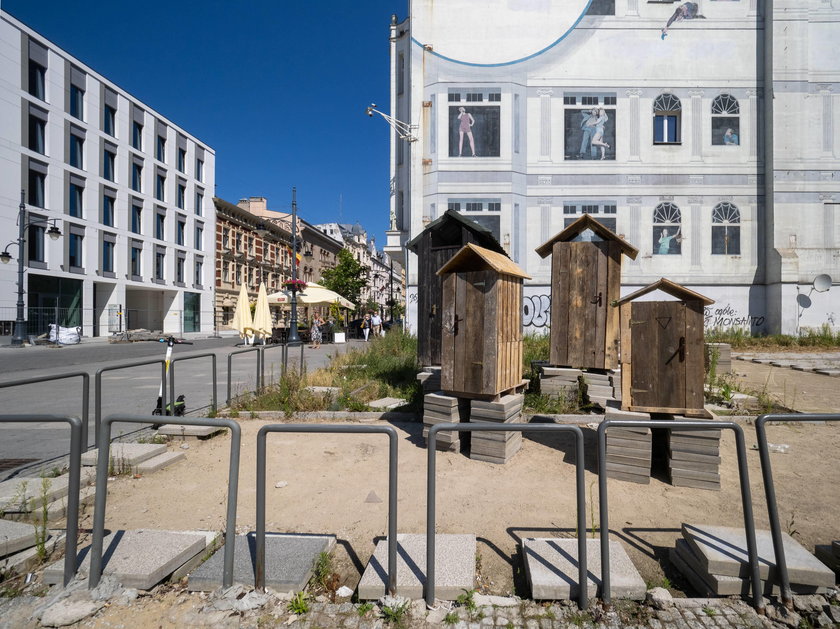 Sławojki w centrum Łodzi. Tak biznesmen "nagrodził" urzędników