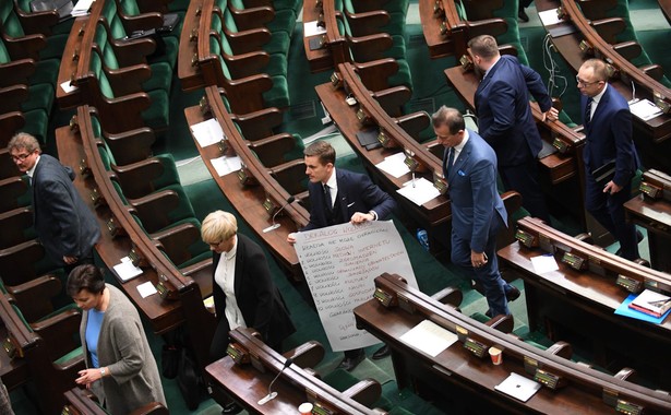 Radiowy spór o protest w Sejmie. Rzecznik PO: Schetyna pamięta taki język i mówienie o ''warchołach''