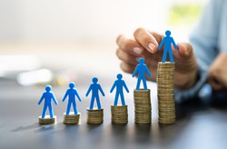 Pracownicy budżetówki z dodatkowymi pieniędzmi. Jakie warunki trzeba spełnić, aby otrzymać dodatek?