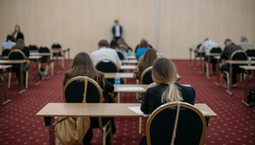 Matura 2026: Sen przed egzaminem – ile godzin potrzeba, by dobrze wypaść na maturze?