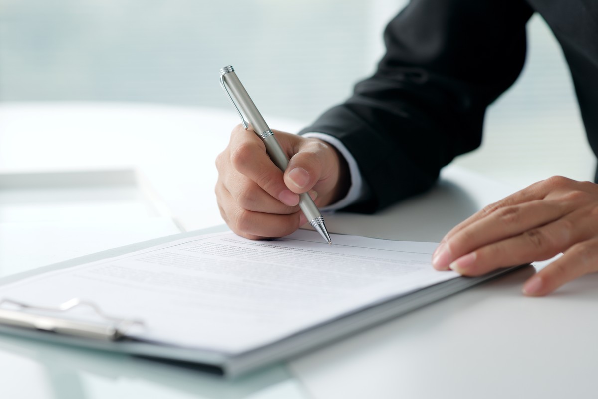 Przekształcanie zlecenia w etat, wyższe mandaty. Rewolucja w prawie coraz bliżej