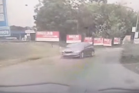 NOVA OPASNOST NA AUTO-PUTU Još jedna vožnja u kontrasmeru kod uključenja za Zmaj (VIDEO)