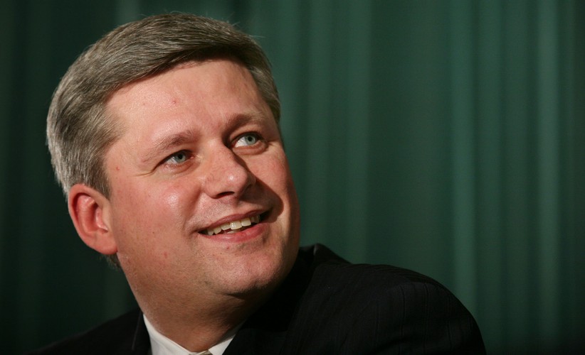 Stephen Harper pełni funkcję premiera Kanady od 2006 roku. Jest jednym z współzałożycieli Kanadyjskiej Partii Reform, która w 2003 roku połączyła się z Postępowo-Konserwatywną Partią Kanady, tworząc Konserwatywną Partię Kanady. Harper stanął na czele tego ugrupowania w 2004 roku.  W 2008 roku premier Kanady złożył wizytę w Polsce, odwiedzając Gdańsk, Kraków i Oświęcim.