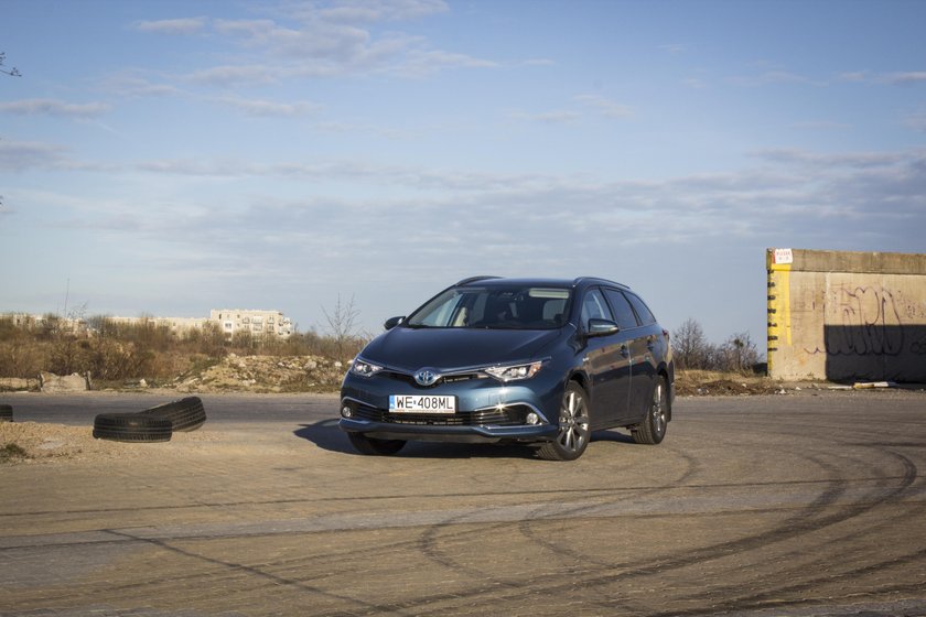 Toyota Auris Hybrid przodobok