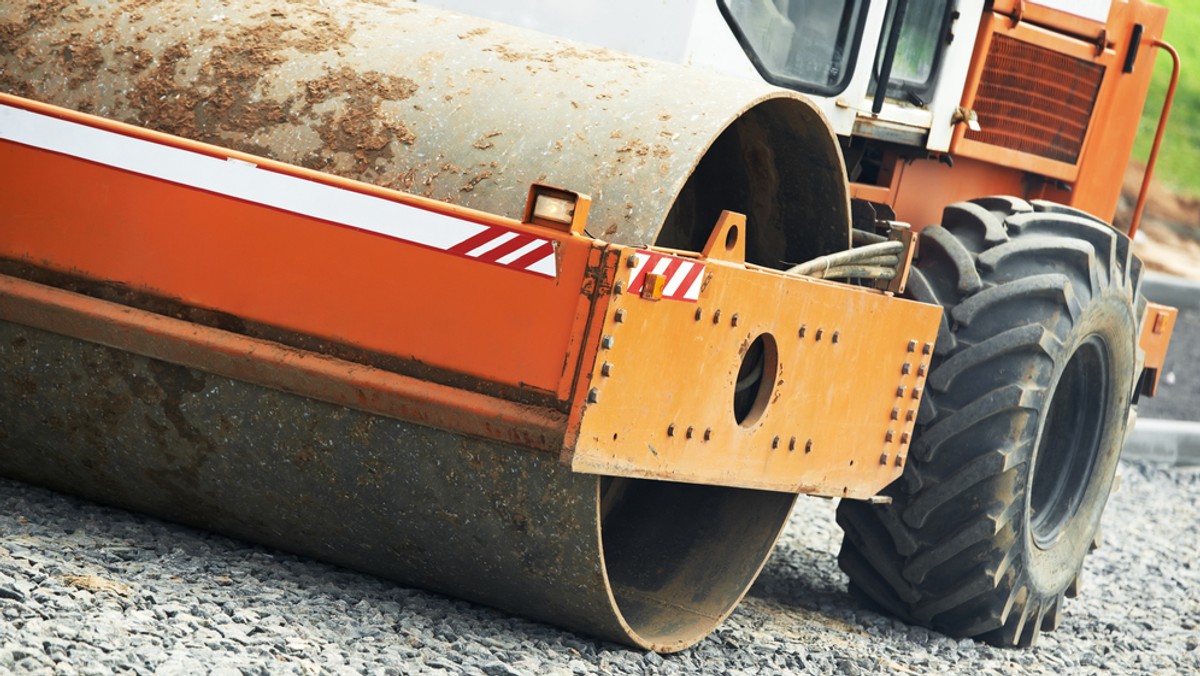 Odcinek autostrady A1 Stryków – Tuszyn zostanie oddany zapewne tuż po wakacjach. Cezary Grabarczyk z PO prosi ministerstwo infrastruktury, by łodzianie, i nie tylko oni byli na tym odcinku zwolnieni z opłat. Tymczasem resort, w odpowiedzi na interpelację posła informuje, że jak na razie nie wie, czy i gdzie wprowadzi bezpłatne przejazdy.