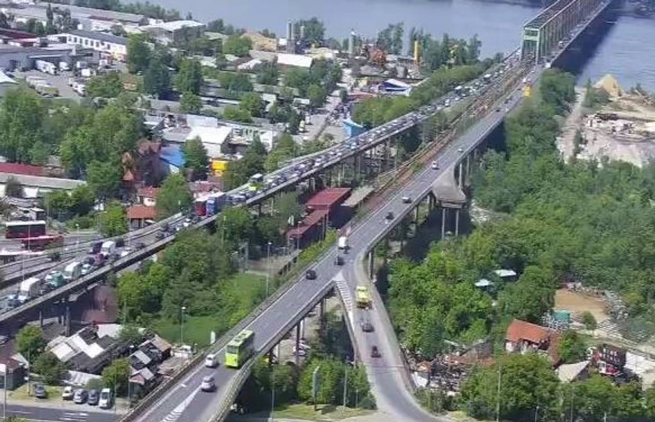 Pančevački most, 15 časova