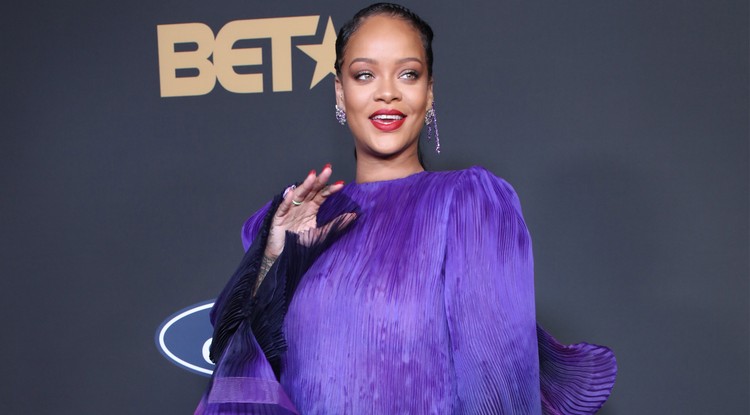 Rihanna pénzzel támogatja a családon belüli erőszak áldozatait