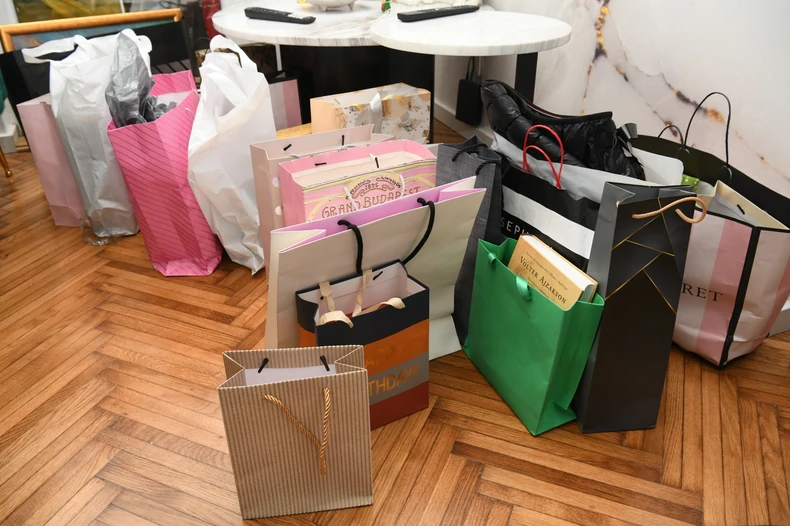 Jovana Jeremić otvorila rođendanske poklone