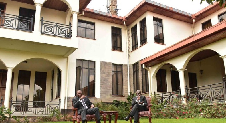 President Uhuru Kenyatta with DP William Ruto at the deputy's official Karen residence (Twitter)